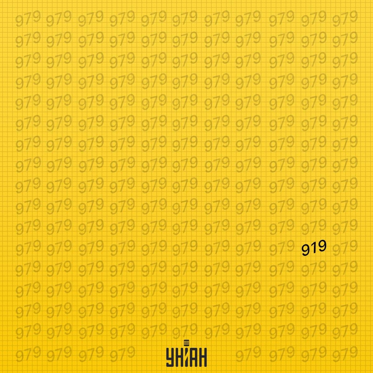 Podivná postava se nacházela v šestém řádku odspodu obrázku / koláž Mojeu