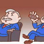 Dědeček sedí v křesle, hledá rozdíly na obrázku v rámci IQ testu.